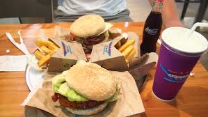Do Poor People Eat More Junk Food Than Wealthier Americans? Do Poor People Eat More Junk Food Than Wealthier Americans?